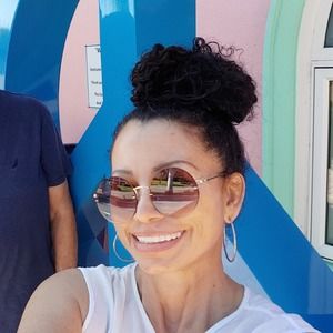 Meet your Posher, Eva